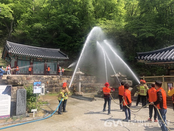 (사진제공:부산소방) 봄철 산불대비 유관기관 합동 소방훈련