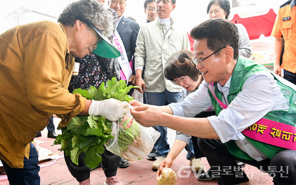 (사진제공 : 경북도청) 2024 추석명정 민생현장 방문 - 상주중앙시장 2