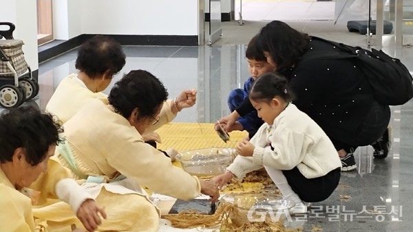 (사진제공:안동포정보화마을) 안동포과정 체험