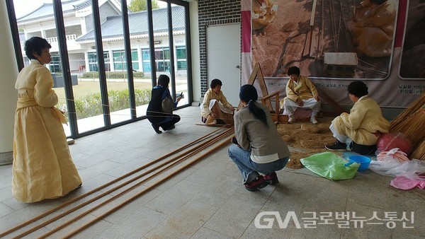 (사진제공:안동포정보화마을) 안동포과정 시연 관람