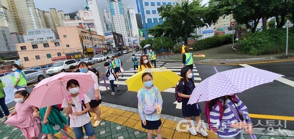 (사진:글로벌뉴스통신 이상철기자) 교통안전 지도