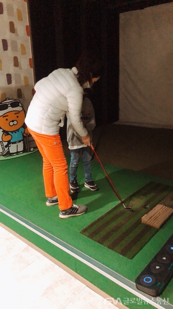 (사진제공:안양시)범계동-아동 골프 레슨 재능기부