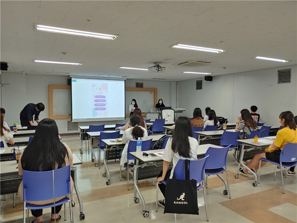 (사진제공 : 장안대학교) 2021년 ONE-DAY 취업캠프 특강에 참여하고 있는 학생들