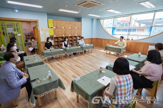 (사진제공:아산시청) 오세현 아산시장, 미세먼지 알리미 지원 어린이집 현장 방문