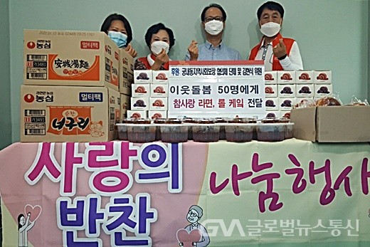 (사진제공:군포시자원봉사센터 임병량 V홍보기자) 군포시 궁내동 지역사회보장협의체  취약계층 지원