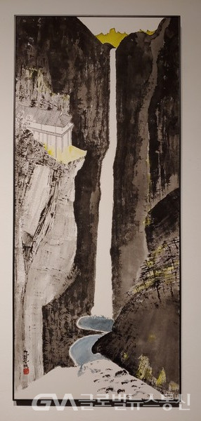 (구룡폭포, ink on paper, 140 X 60 cm, 2021)
