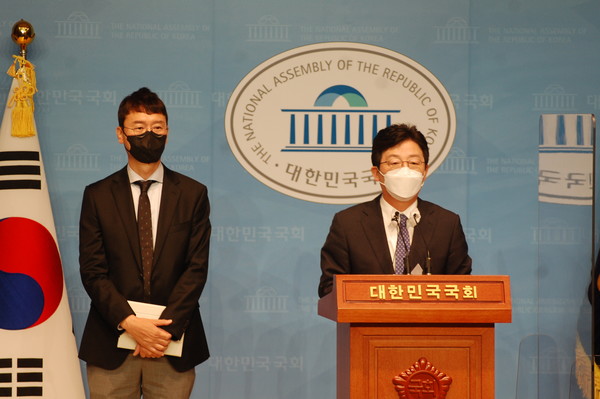 (사진:글로벌뉴스통신 윤일권 기자)유승민 예비후보(오른쪽)와 김웅 의원