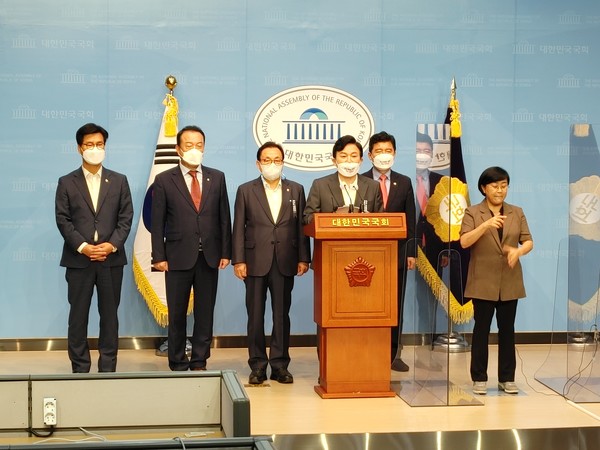 (사진:글로벌뉴스통신  윤일권 기자)원희룡 대선 경선후보(왼쪽에서 네번째)