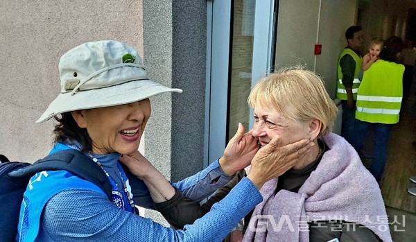 (사진제공:우크라이나 Jane Nam) 가족이 영국에 있는 이 할머니는 친인척의 도움으로 영국으로 가게 됐다