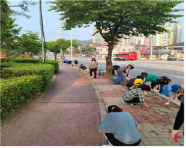 ( 사진,  원주시청 ) 원주시 단구동행정복지센터, 자생단체와 함께 도로변 잡초 제거