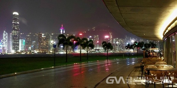 (사진: FKILsc이현근 경영자문위원 제공} 탐방객 눈에 비친 홍콩의 밤 풍광
