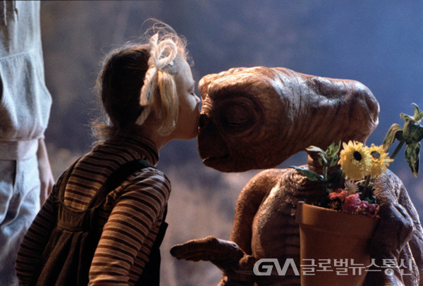 ‘E.T. The Extra-Terrestrial’ 스틸컷 (사진제공=A UNIVERSAL PICTURE)