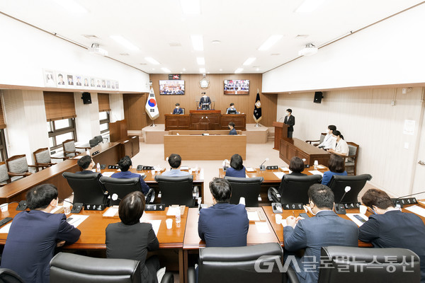 (사진:김포시의회) 3일 개최한 제8대 김포시의회 제218회 임시회 제1차 본회의 