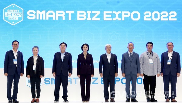 (사진제공:중기부) 중기부‧중기중앙회‧삼성전자 「2022 스마트비즈엑스포 개최식