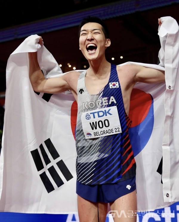 (사진제공:용인시)높이뛰기 영웅 우상혁 선수 용인시청 육상팀 입단