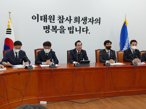 (사진:글로벌뉴스통신 윤일권 기자)박홍근 원내대표(가운데)