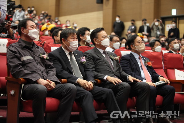 (사진:글로벌뉴스통신 권혁중)이철규 국회의원(좌측부터 2번째),유상범 국회의원(좌측부터 3번째)