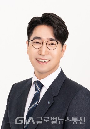 (사진제공:안양시의회)안양시의회 김도현 의원, 전국 최초 시각장애인 점자 포상 의무화