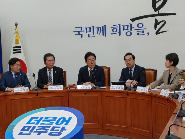 (사진:글로벌뉴스통신 윤일권 기자)이재명 대표(가운데)