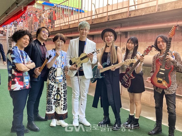 (사진제공 : 아이엠엔터테인먼트) 바이올리니스트 KoN(콘)과 일본인 밴드 멤버