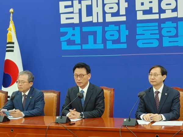 (사진:글로벌뉴스통신 윤일권 기자)박광온 원내대표(가운데)