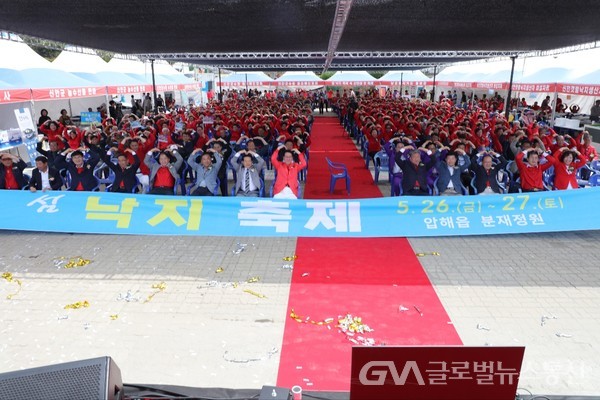 (사진제공:신안군)2023년 제8회 섬 낙지 축제 성공 기원 기념 촬영