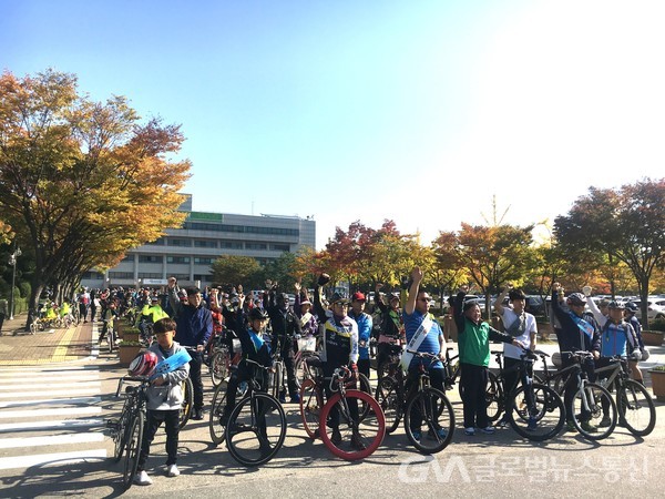 (사진제공:군포시)4년만에 다시 도심 한바퀴 10월 14일 자전거대행진 군포에서 열려