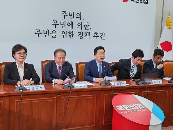 (사진:글로벌뉴스통신 윤일권 기자)김기현 대표(가운데)