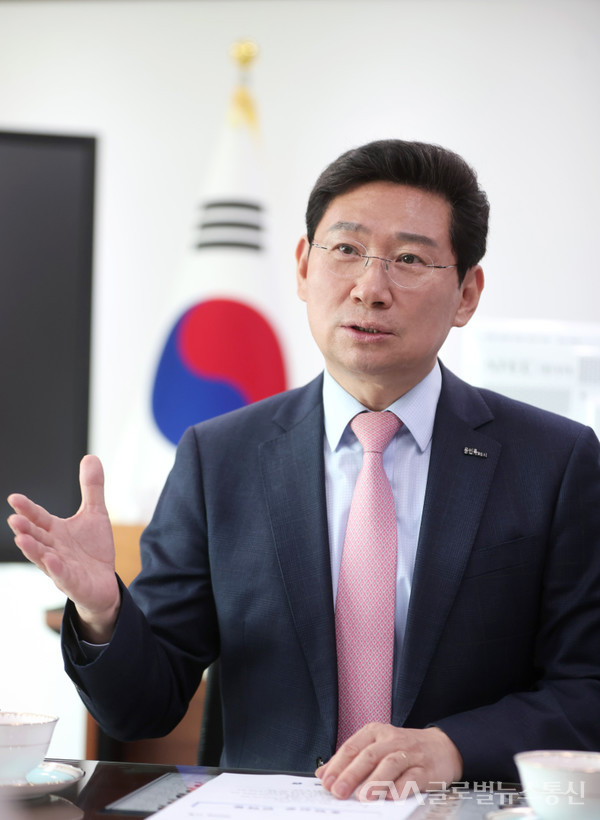 (사진제공:용인시)이상일 용인시장, 박상우 국토교통부 장관에 용인 발전을 위한 정부 지원 요청