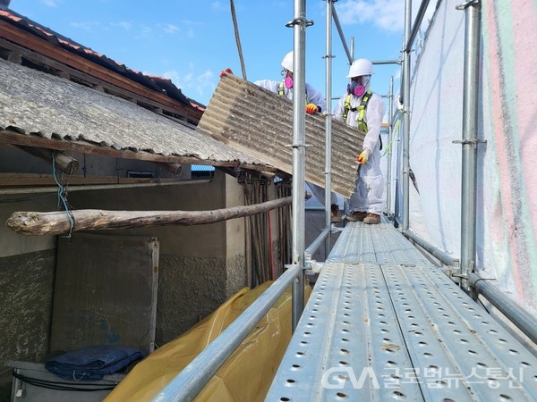 (사진제공:제천시) 2024년도 슬레이트 철거 및 지붕개량 지원사업 추진