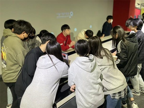 (사진제공: 서울시)중고등학교 학생들이 프로그램에 참여하고 있다.