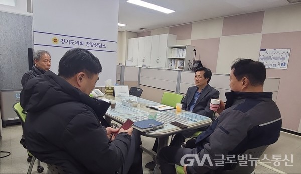 (사진제공:경기도의회)문형근 경기도의원, 안양 의용소방대의 활성화 위한 정담회 개최