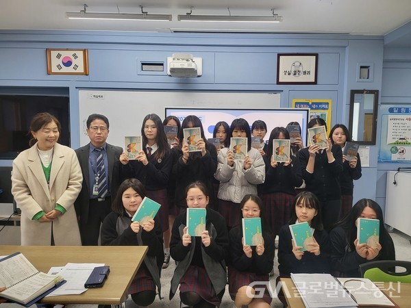 (사진제공:경북교육청) 책 읽는 학교 ‘서(書)로 나누다’ 운영