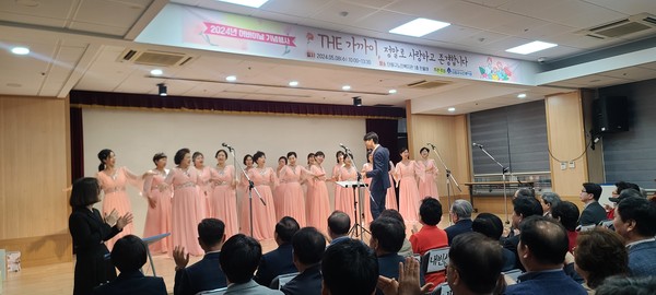 (사진제공안산시) 안산시, 제52회 어버이날 기념행사 개최…“복지 증진 최선 노력”