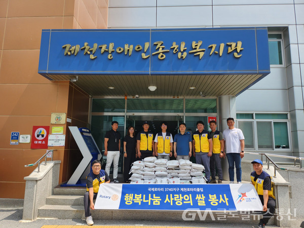 (사진제공:제천시)제천로타리클럽,취약계층 5,100kg 행복나눔 쌀 기탁