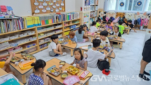 (사진제공 : 경북도청) 건강한 식사를 제공하는 어린이 보듬밥상