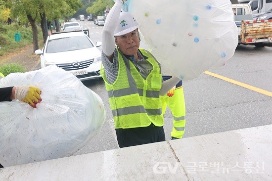 (사진제공:계룡시) 이응우 계룡시장, 자원순환의 날 맞아 현장소통 나서