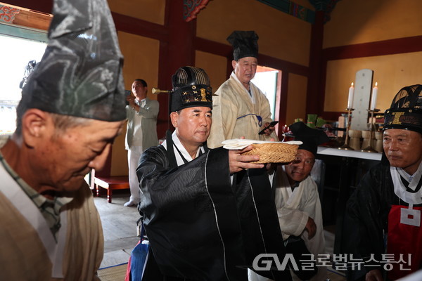 (사진제공 : 상주시청) 초헌관 강영석 상주시장