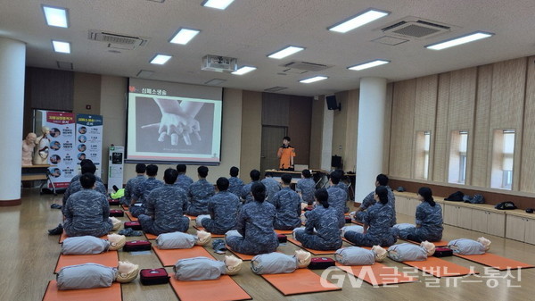 (사진제공: 울산광역시) 충남함 승조원 심폐소생술 교육