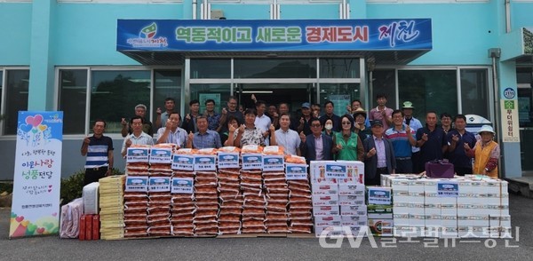 (사진제공:제천시)청풍면 직능단체ㆍ개인, 청풍면행정복지센터에 1400만원 상당 추석 위문품 기탁