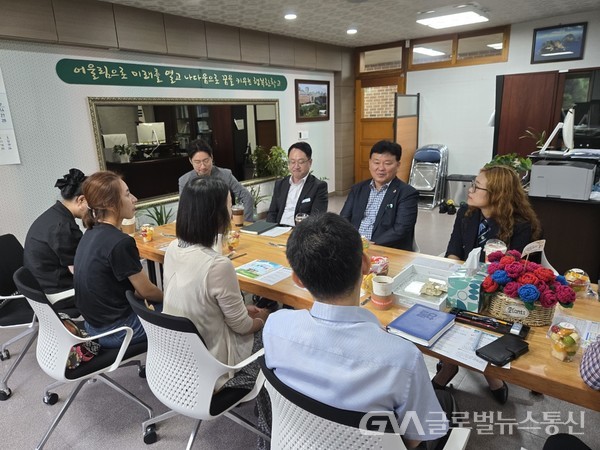 (사진제공:경기도의회)성기황 경기도의원, 초중고 학교 현장 방문으로 소통 행보 ‘눈길’