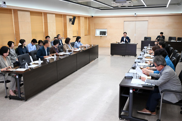 (사진제공안산시) 안산시청 제1회의실에서 ‘안산시 인구정책 기본계획 수립 용역’ 중간 보고회를 개최