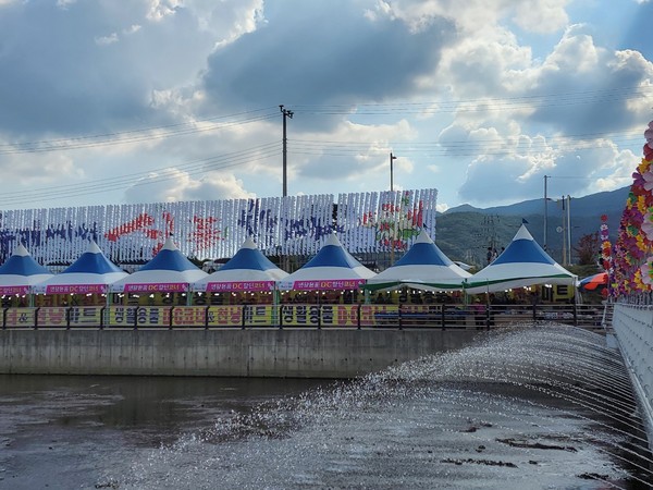 (사진 : 글로벌뉴스 통신 황성배기자) 제27회 풍기인삼축제는  문화체육관광부가 선정한 "명예문화 관광 축제"로써 더욱 알차고  풍성한 프로 그램으로 선보이고 있다