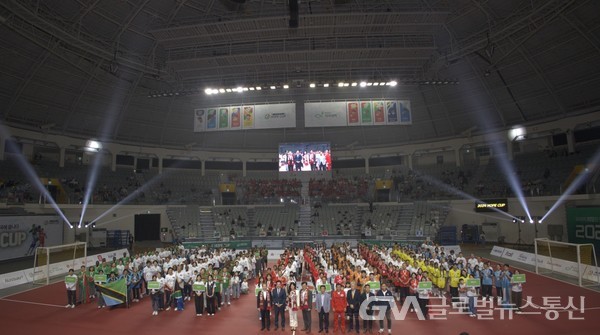 (사진제공:희망친구 기아대책)희망친구 기아대책, 전 세계 결연 아동 축구대회 ‘호프컵’  개막