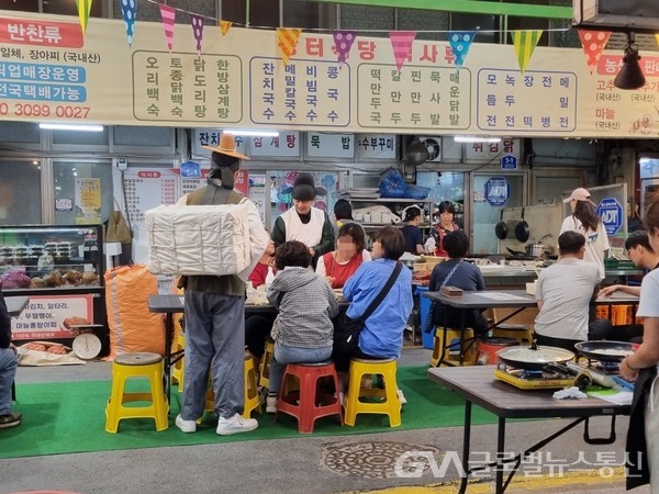 (사진제공:제천시)한방과 뉴트로의 만남, 제천역전한마음시장 야시장 성료