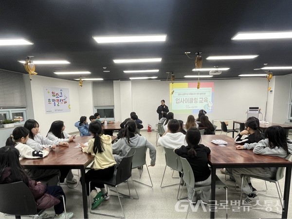 (사진제공:군포시자원봉사센터)군포시자원봉사센터 “초등학생과 함께한 새활용 실천, ‘새싹 볼런티어’ 성료”