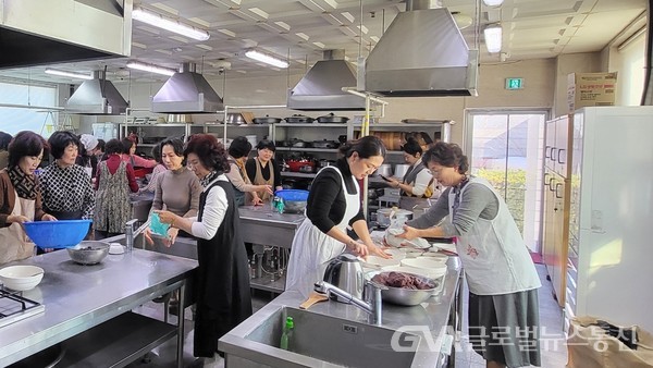 (사진 : 김천시) 전통차회원 대상 연말 '다식 만들기 특강' 성료