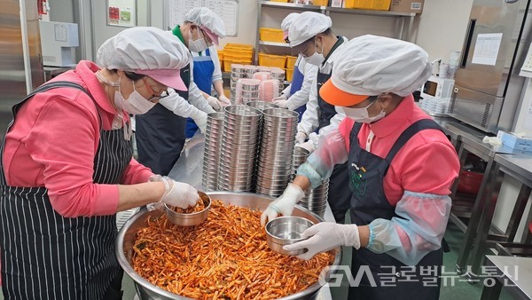 ( 사진:글로벌뉴스통신 이병완 기자 ) 횡성지역자활센터, 행복나눔 도시락 제품생산 전경 사진